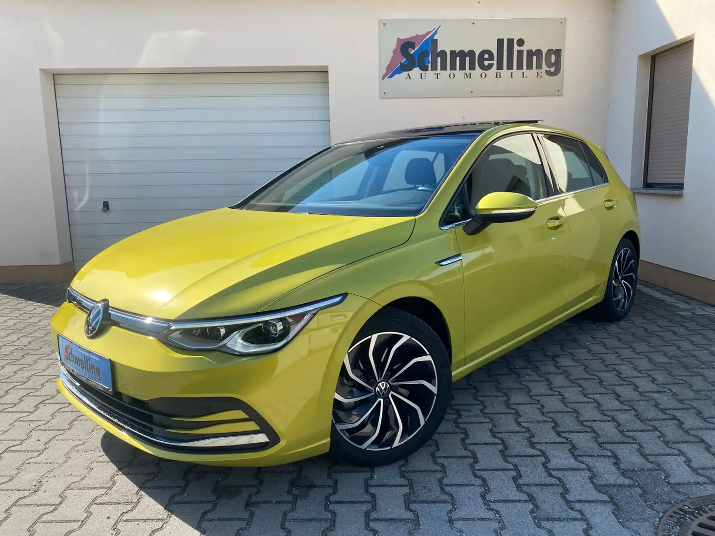 Volkswagen Golf VIII STYLE 1.5 TSI OPF MATRIX NAVI PANO DCC Gelb - 2