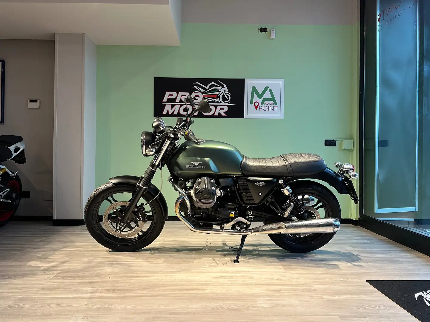 Moto Guzzi V 7 Stone Verde - 1