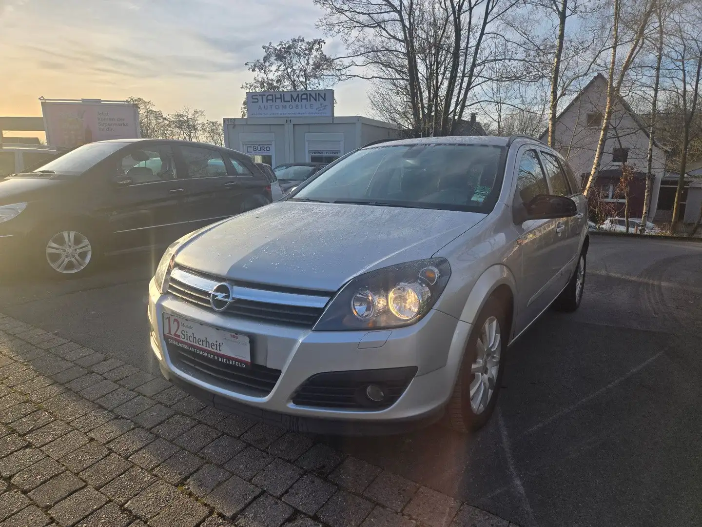 Opel Astra H Caravan Edition Automatik Klima PDC Silber - 1