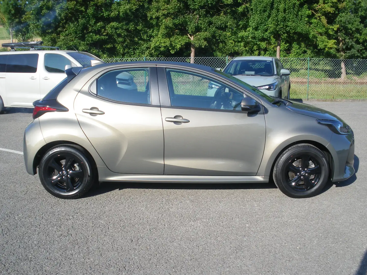 Toyota Yaris Hybrid 1.5 VVT-i Comfort Bronze - 2