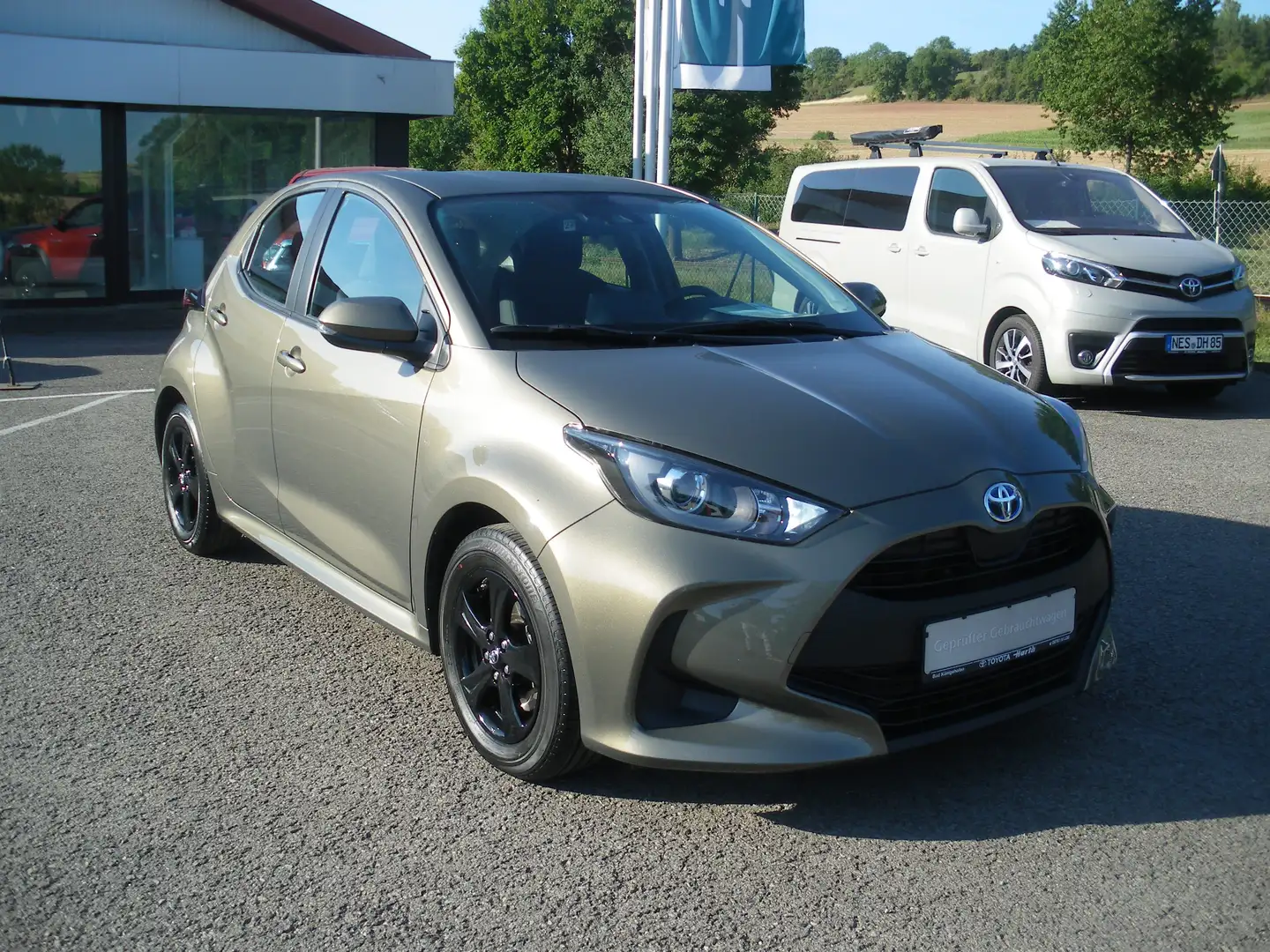 Toyota Yaris Hybrid 1.5 VVT-i Comfort Bronze - 1