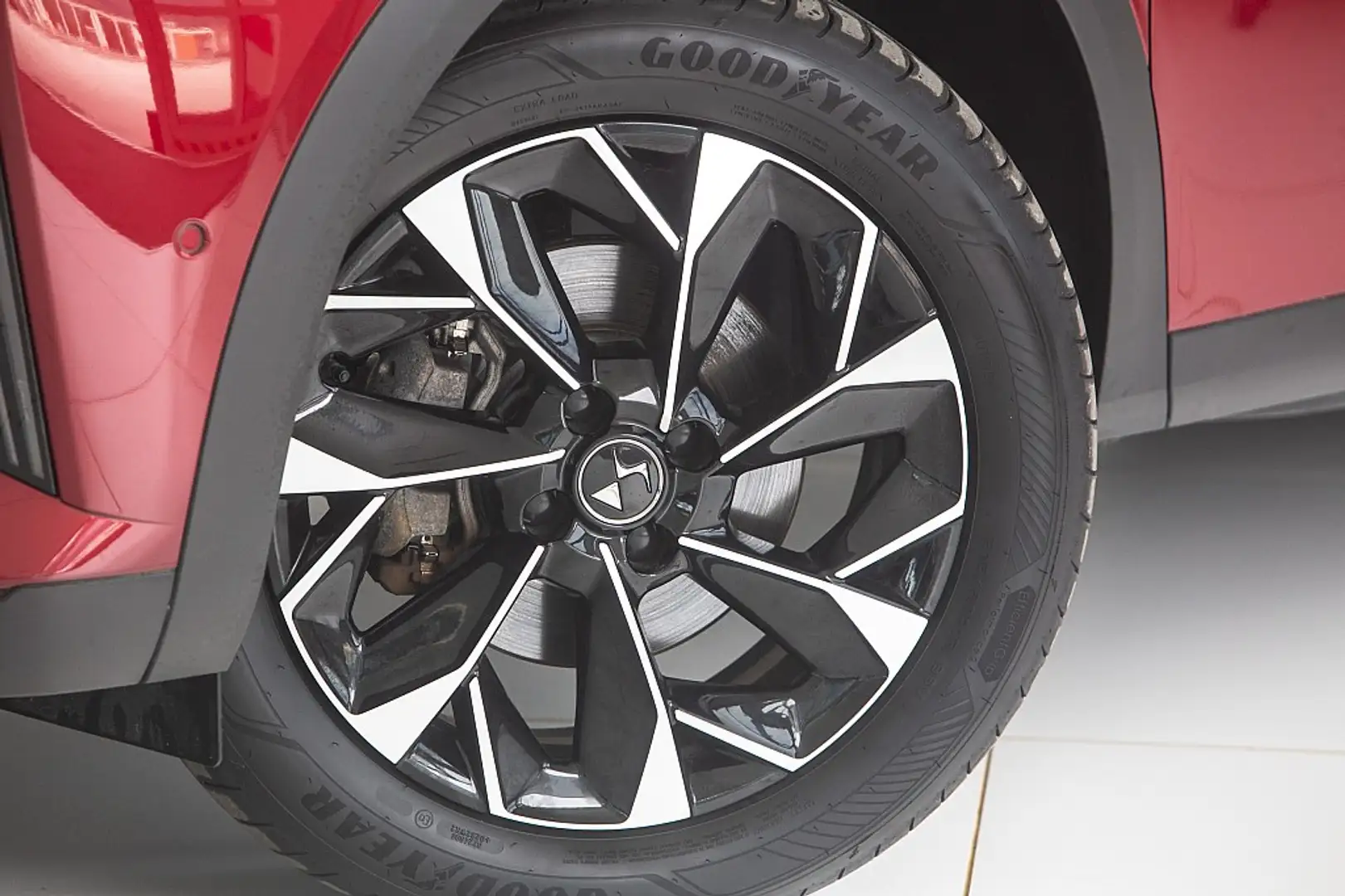 DS Automobiles DS 3 DS3 E-Tense 50,8kWh Rivoli Rot - 2