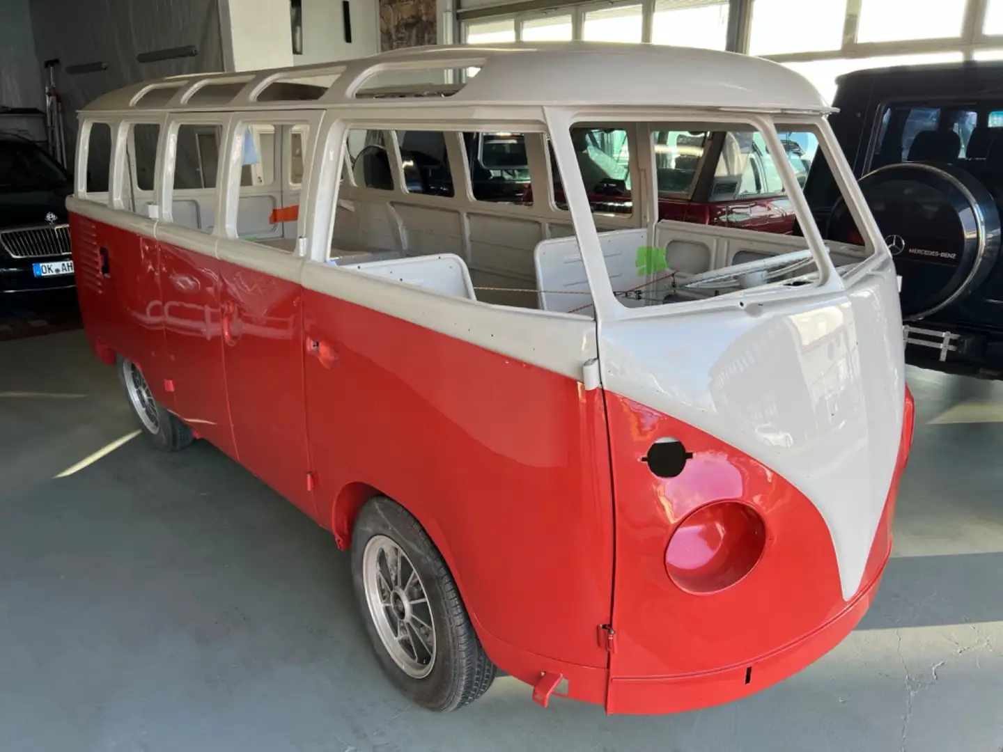 Volkswagen T1 23-Fenster Bus Samba Deluxe walkthrough M241 Rojo - 2