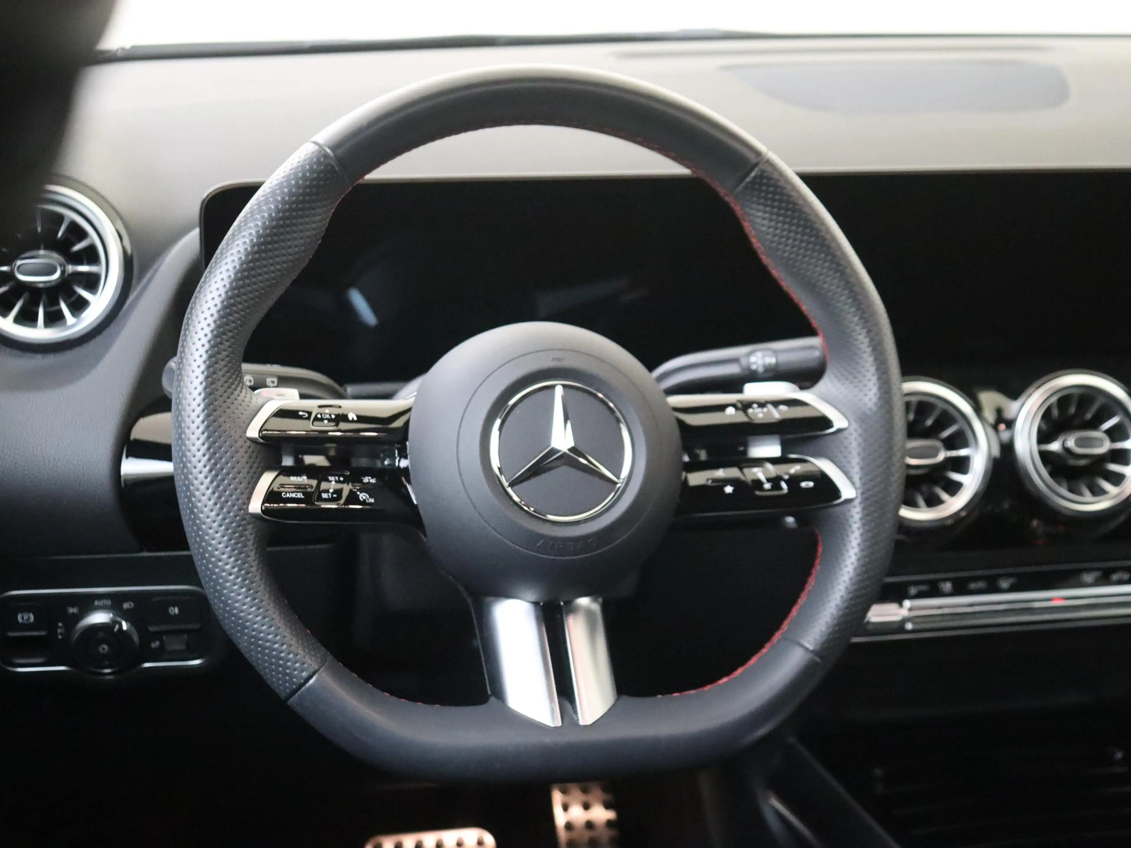 Mercedes-Benz GLA 250 e Star Edition AMG Line /Panoramadak /20 Inch /Nig — photo 11