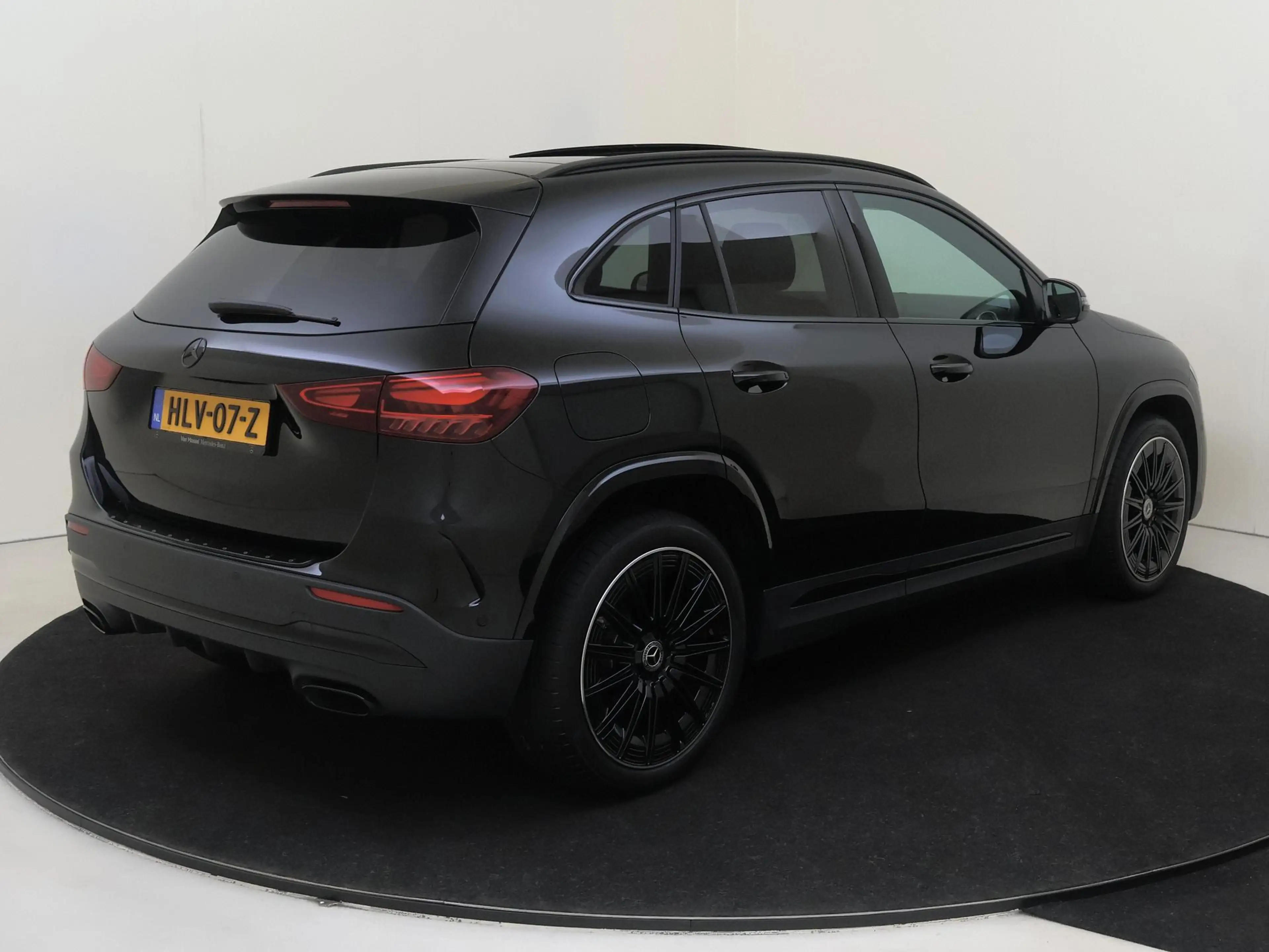 Mercedes-Benz GLA 250 e Star Edition AMG Line /Panoramadak /20 Inch /Nig — photo 2