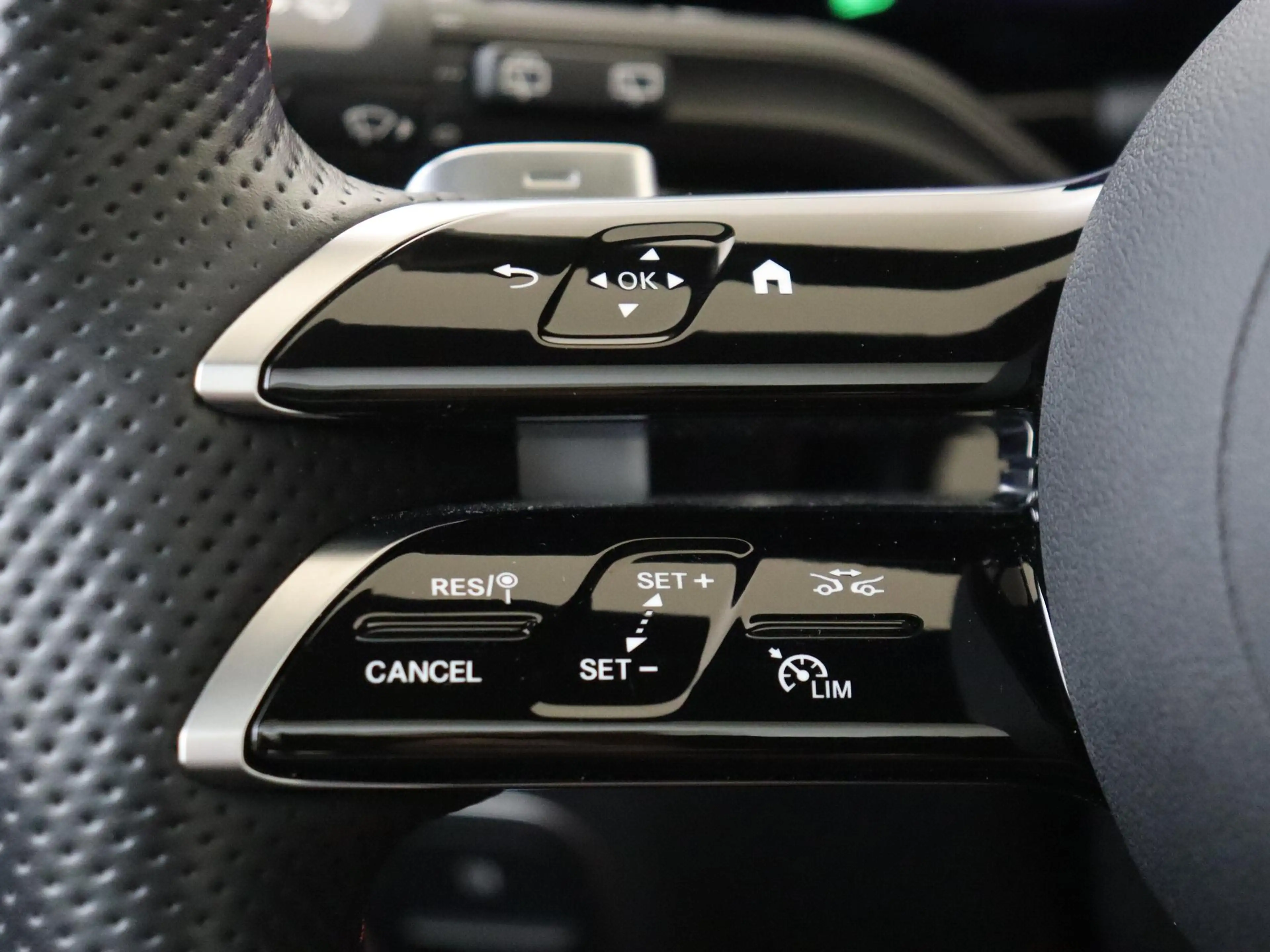 Mercedes-Benz GLA 250 e Star Edition AMG Line /Panoramadak /20 Inch /Nig — photo 13