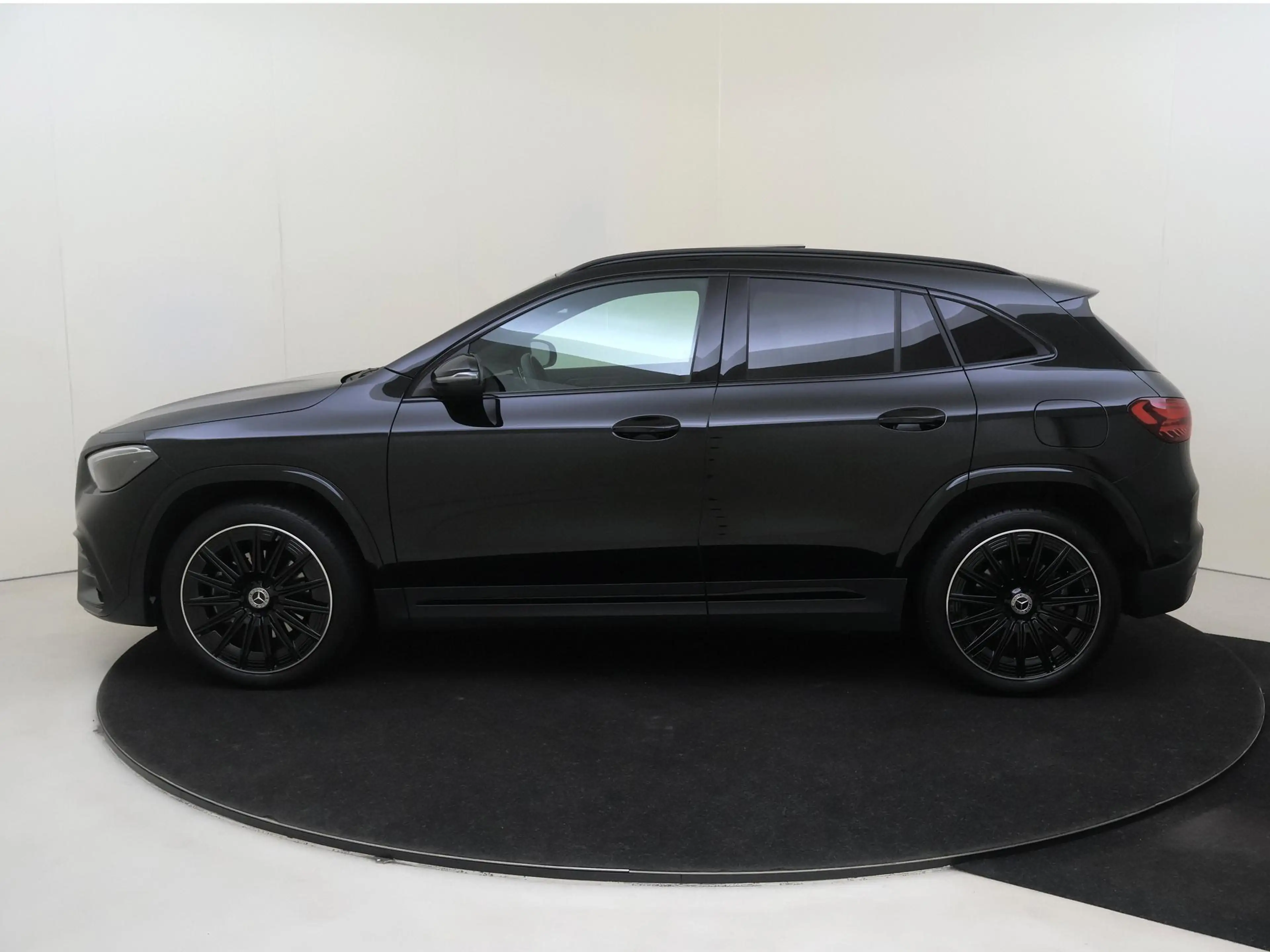 Mercedes-Benz GLA 250 e Star Edition AMG Line /Panoramadak /20 Inch /Nig — photo 9