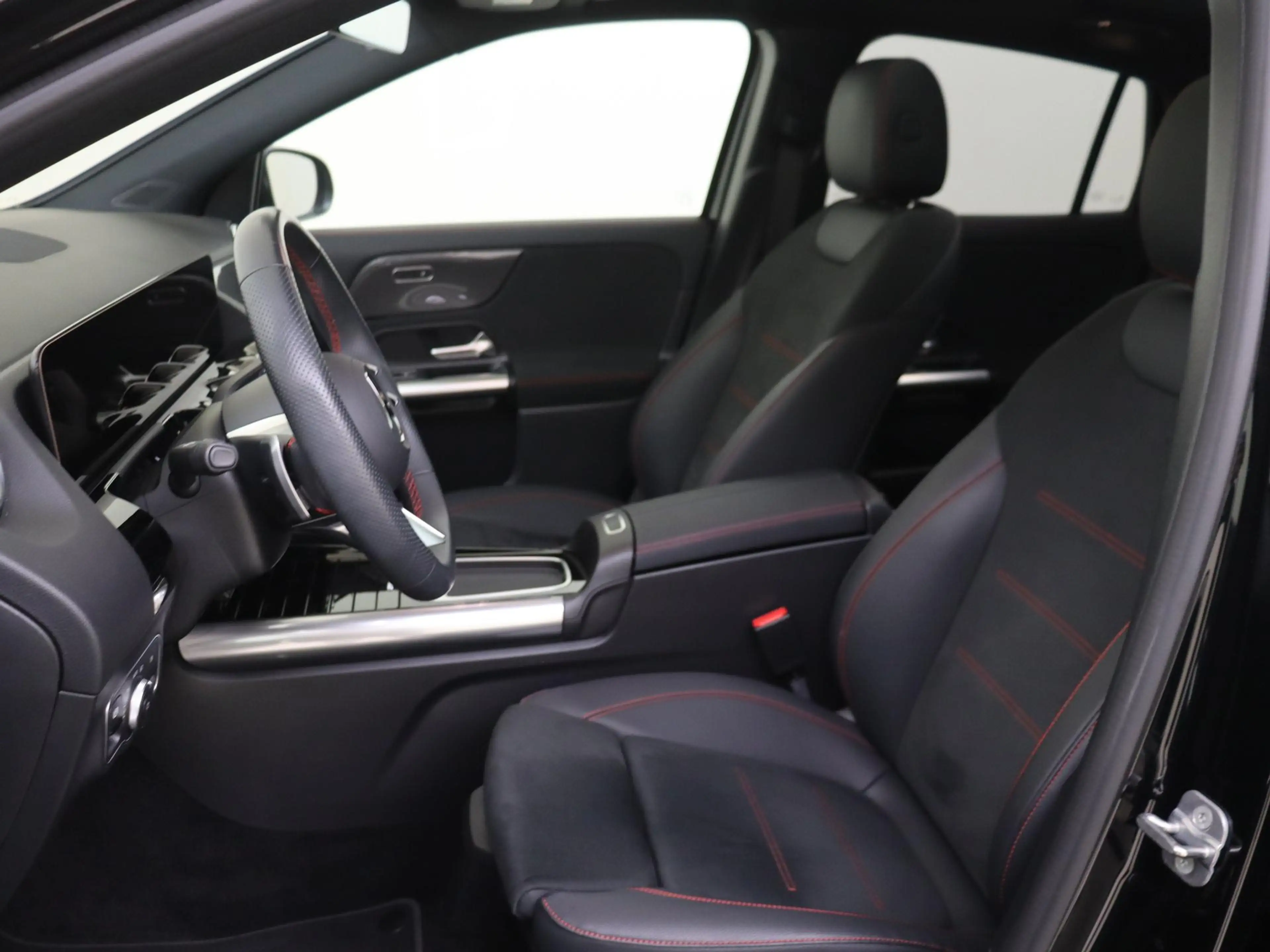 Mercedes-Benz GLA 250 e Star Edition AMG Line /Panoramadak /20 Inch /Nig — photo 3