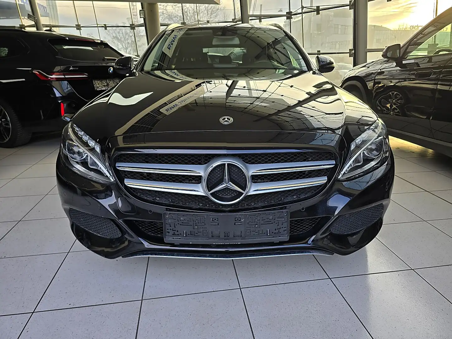 Mercedes-Benz C 180 T Teilleder/Sportsitze/Navi/Komfortfahrwerk/LED Schwarz - 2