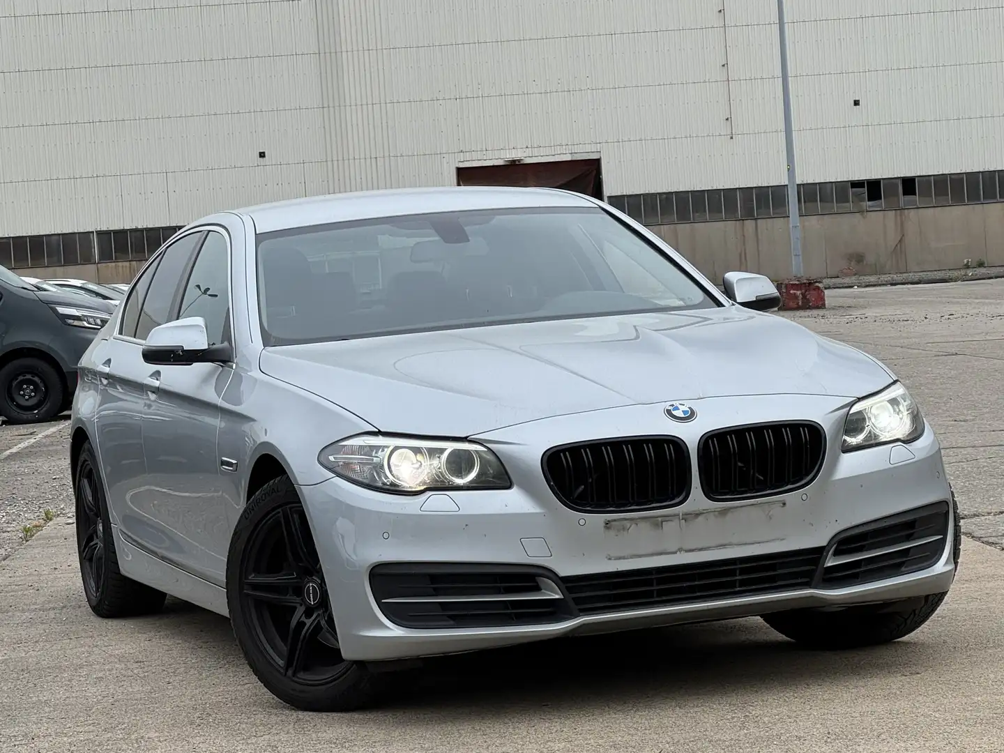 BMW 518 dA/PACKSPORT/FULLOPTIONS/BOITE AUTO/FACELIFT!!!!!! Gris - 2
