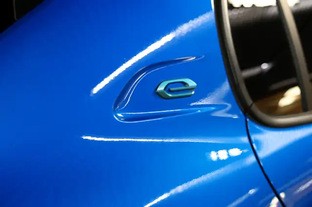 Peugeot e-208 view 12