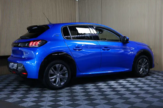 Peugeot e-208 view 6