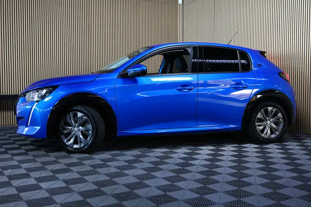 Peugeot e-208 view 10