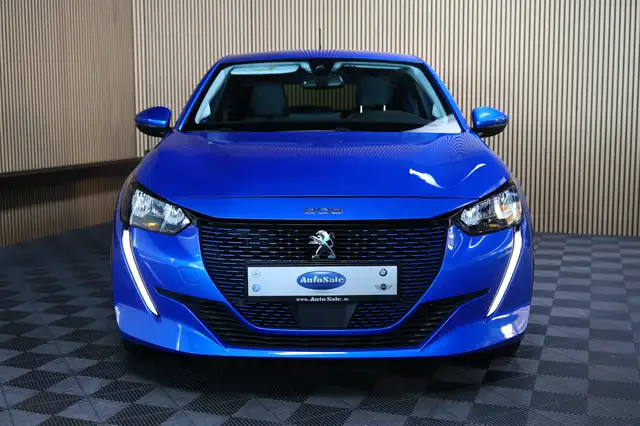 Peugeot e-208 view 9