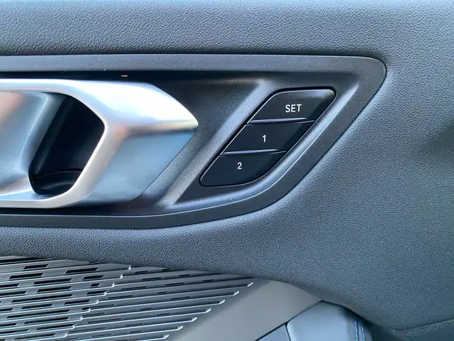 BMW 2 Series view 13