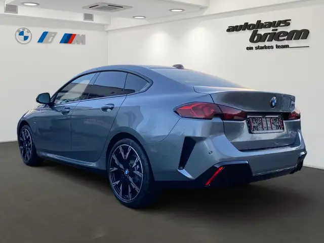 BMW 2 Series view 4