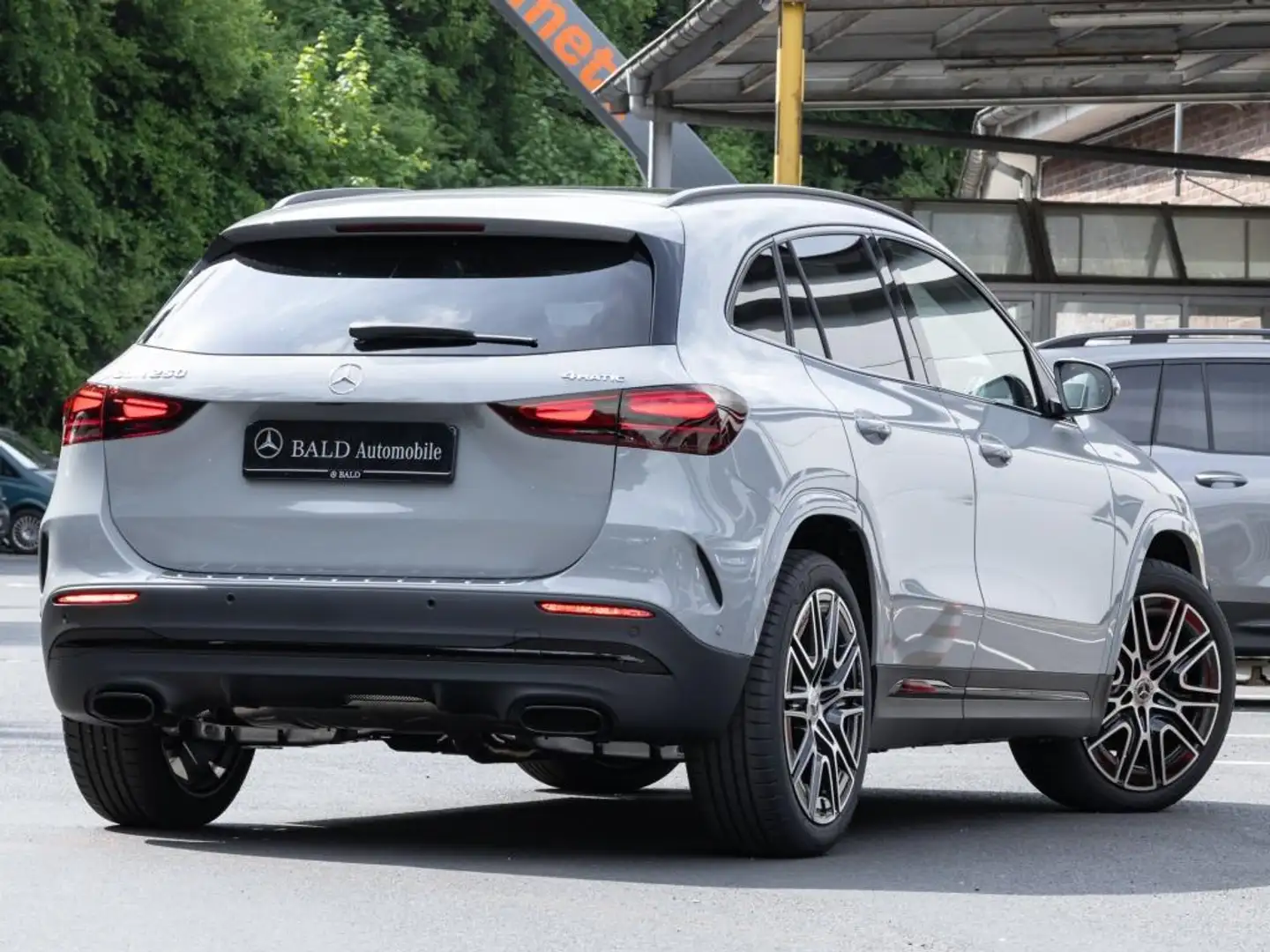 Mercedes-Benz GLA 250 4MATIC +AMG+MBUX+Wide+Pano+AHK+Night+Cam Grau - 2