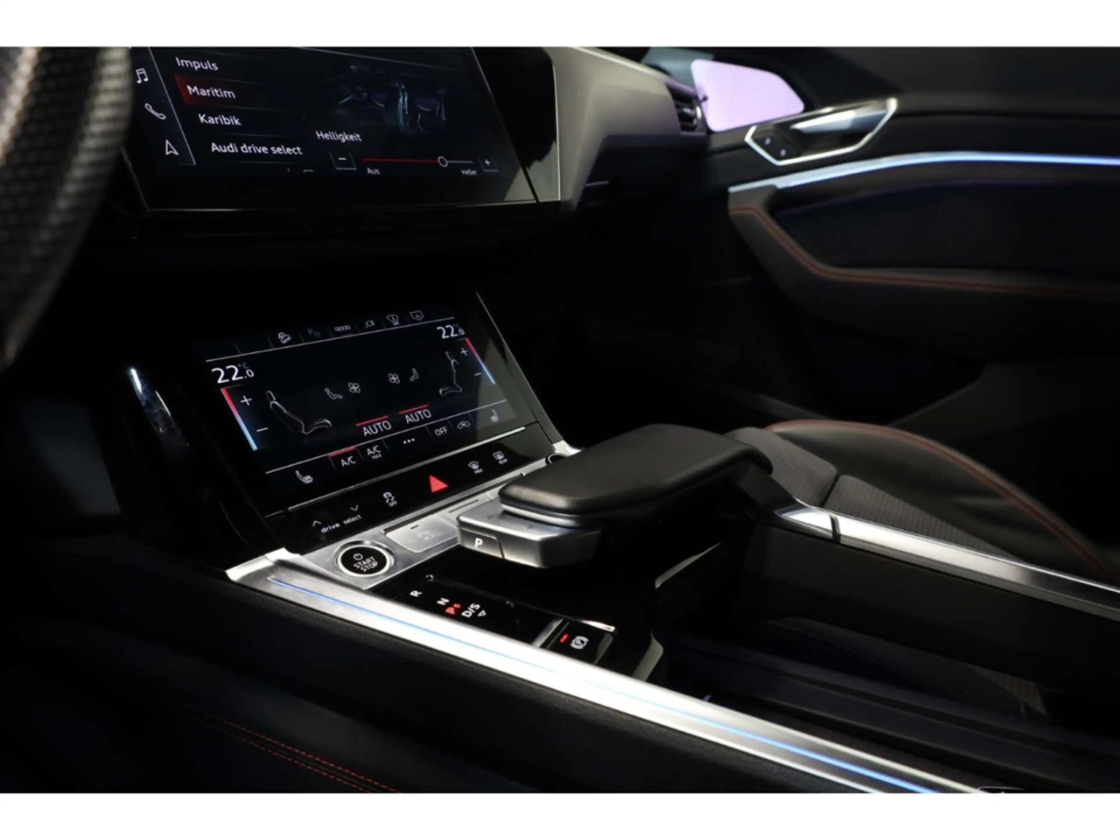 Audi Q8 e-tron Sportback S line — photo 19