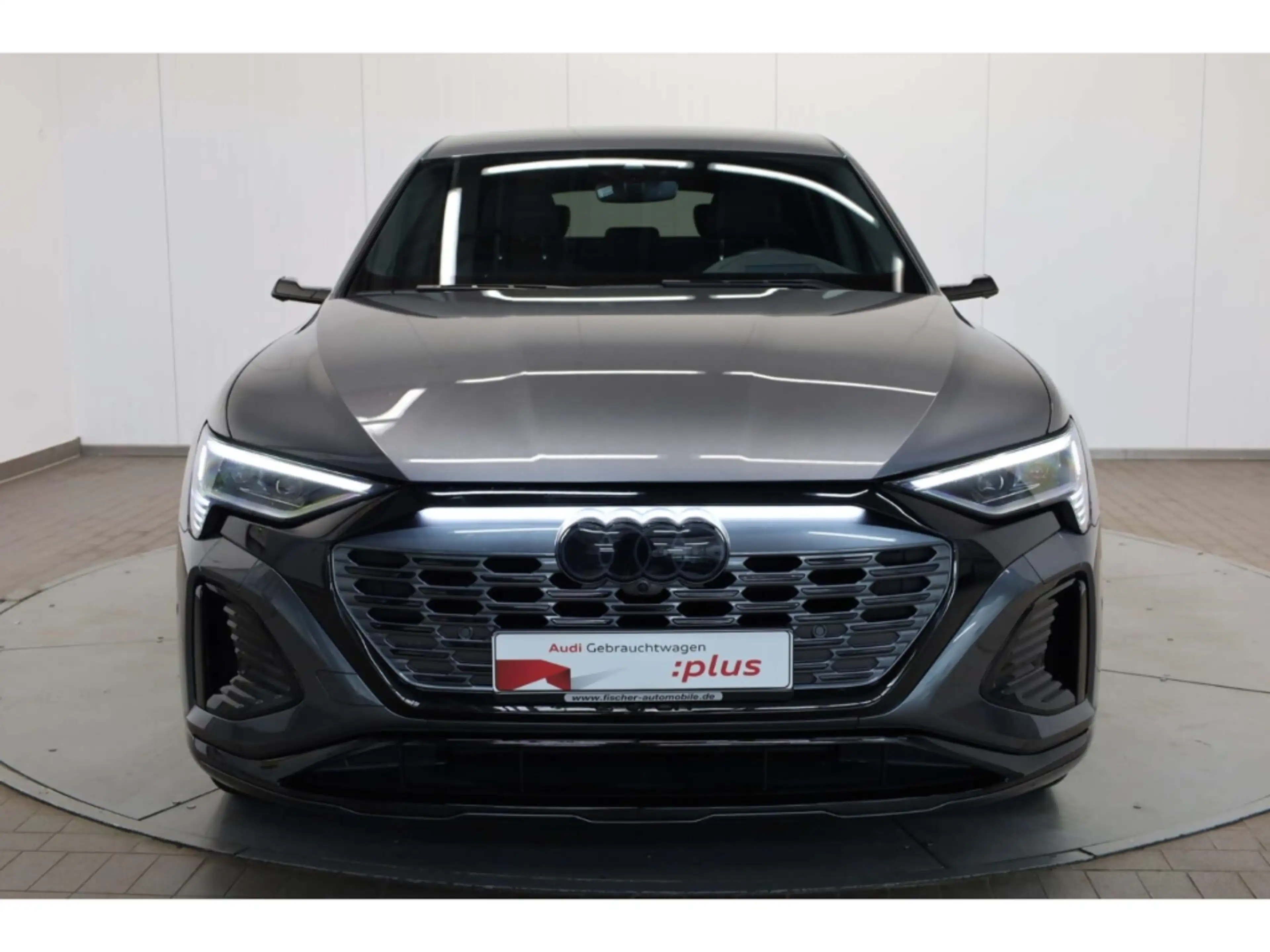 Audi Q8 e-tron Sportback S line — photo 3