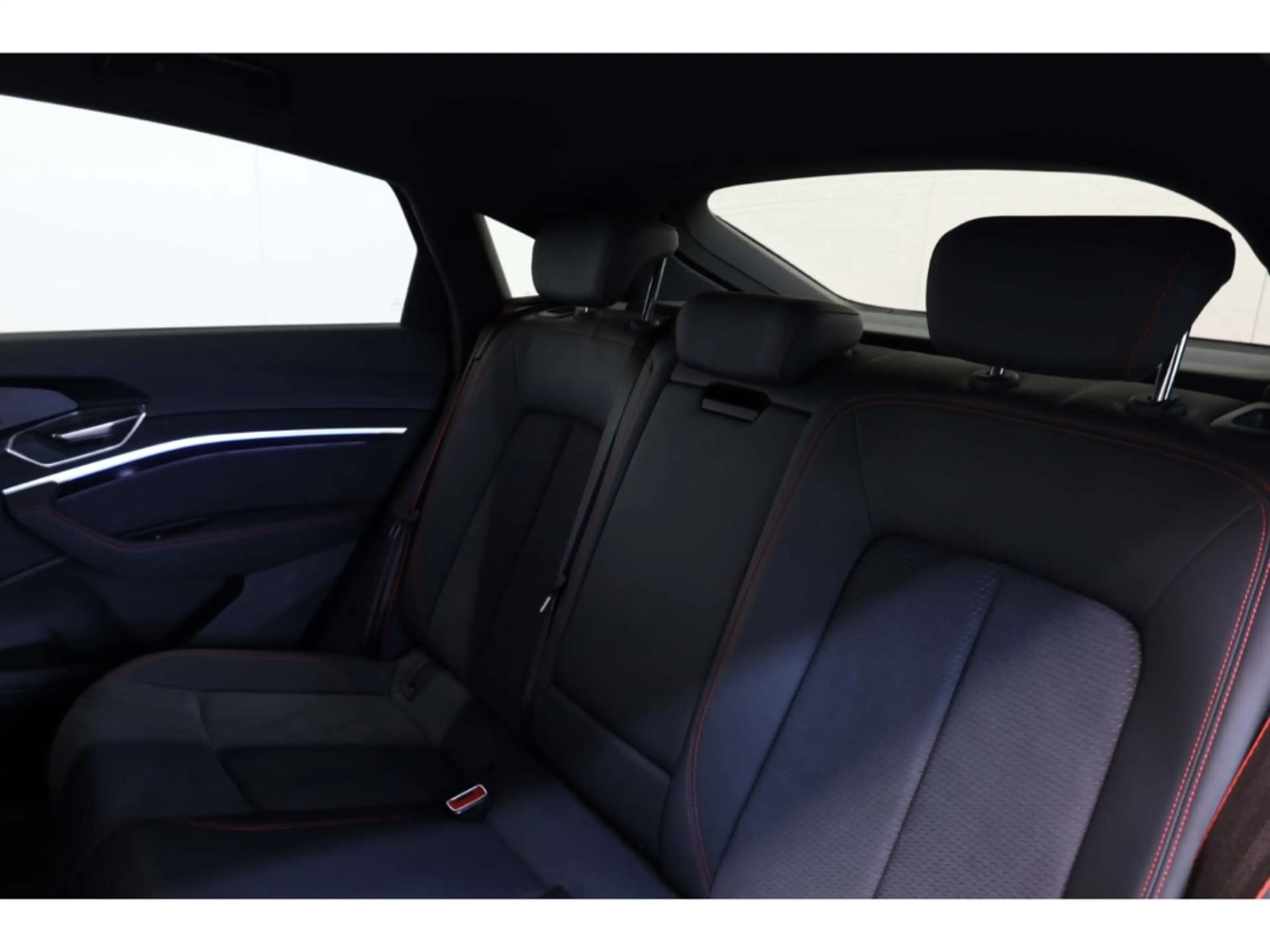 Audi Q8 e-tron Sportback S line — photo 11