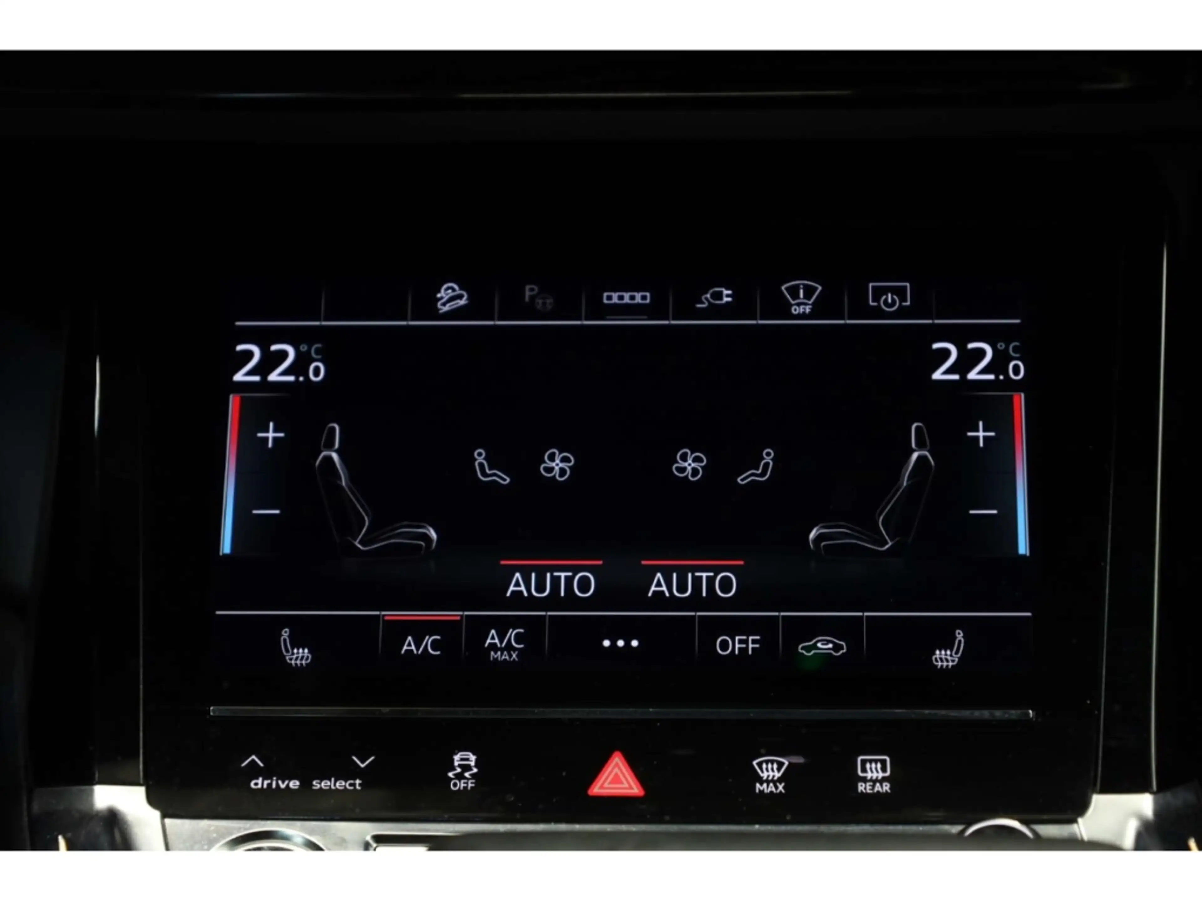 Audi Q8 e-tron Sportback S line — photo 17