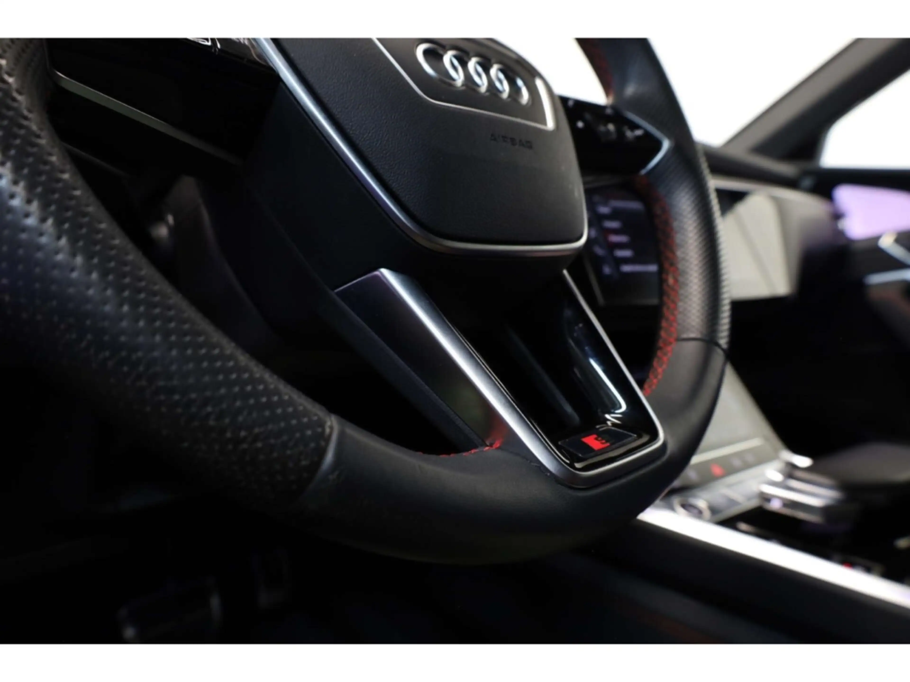 Audi Q8 e-tron Sportback S line — photo 24