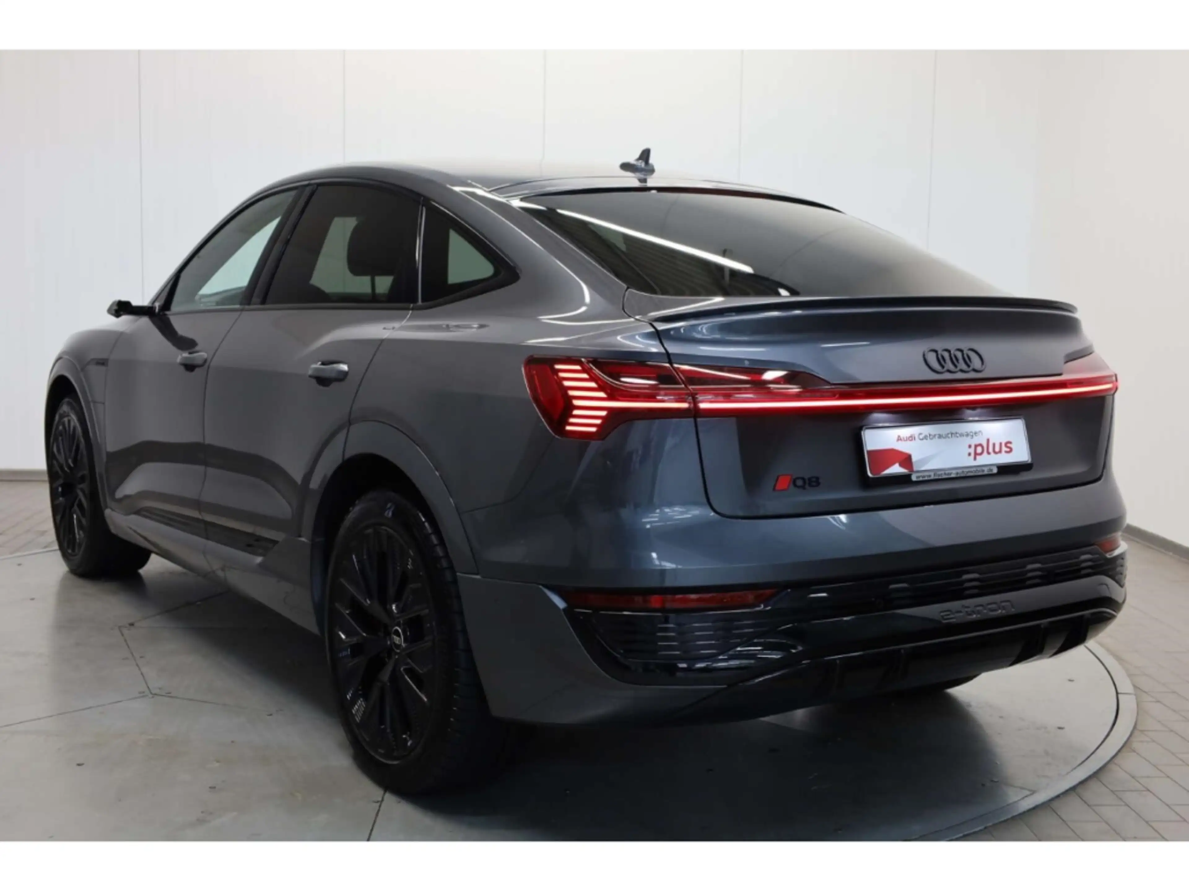 Audi Q8 e-tron Sportback S line — photo 4