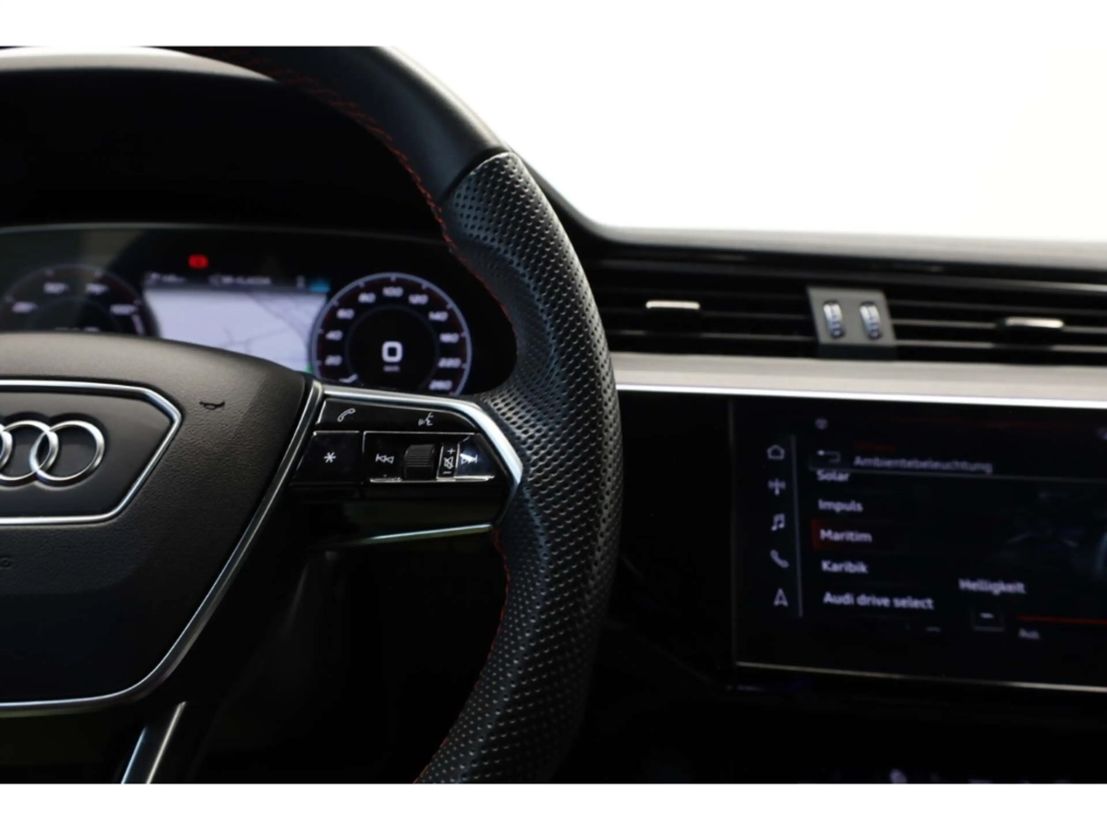 Audi Q8 e-tron Sportback S line — photo 16