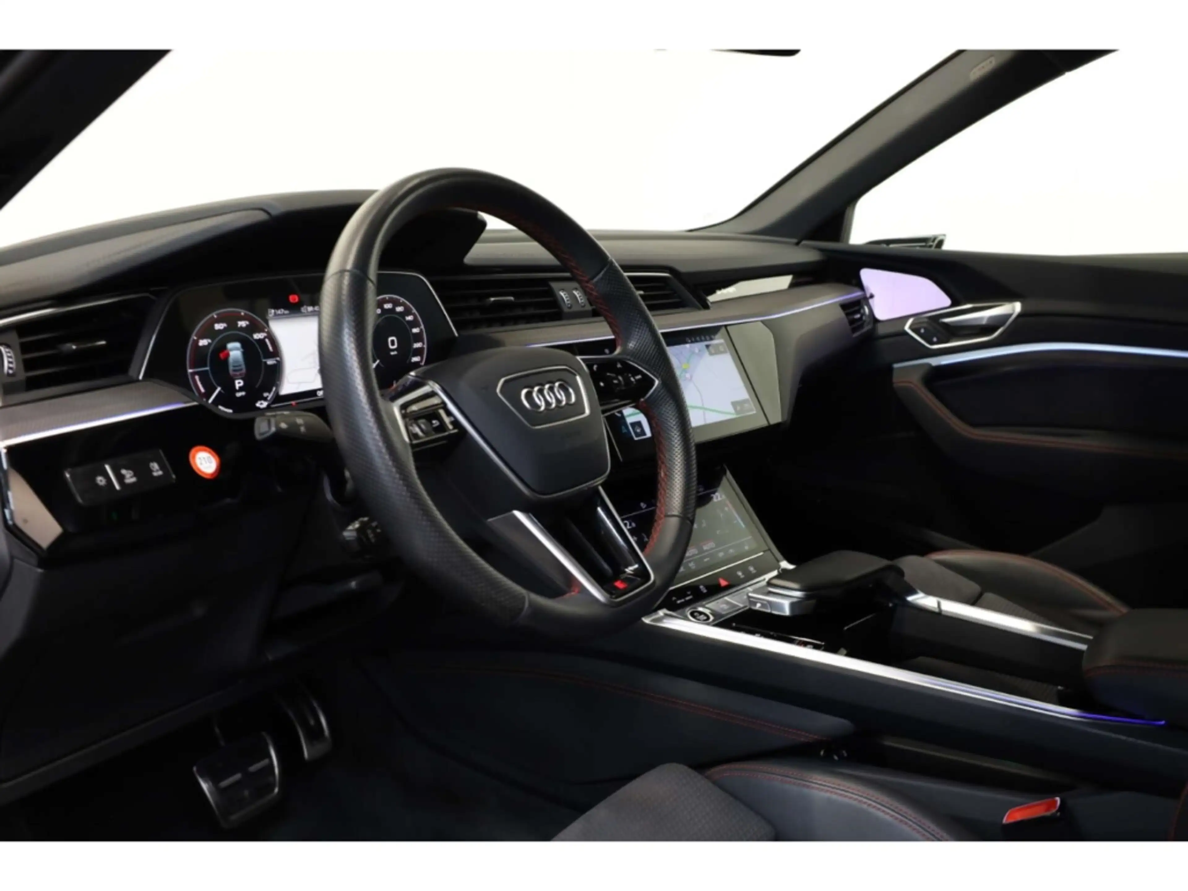 Audi Q8 e-tron Sportback S line — photo 18