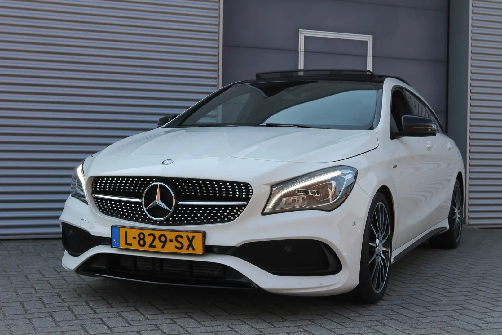 Mercedes-Benz CLA 200 Shooting Brake White-Art Edition I AUT. I AMG I PA Wit - 2
