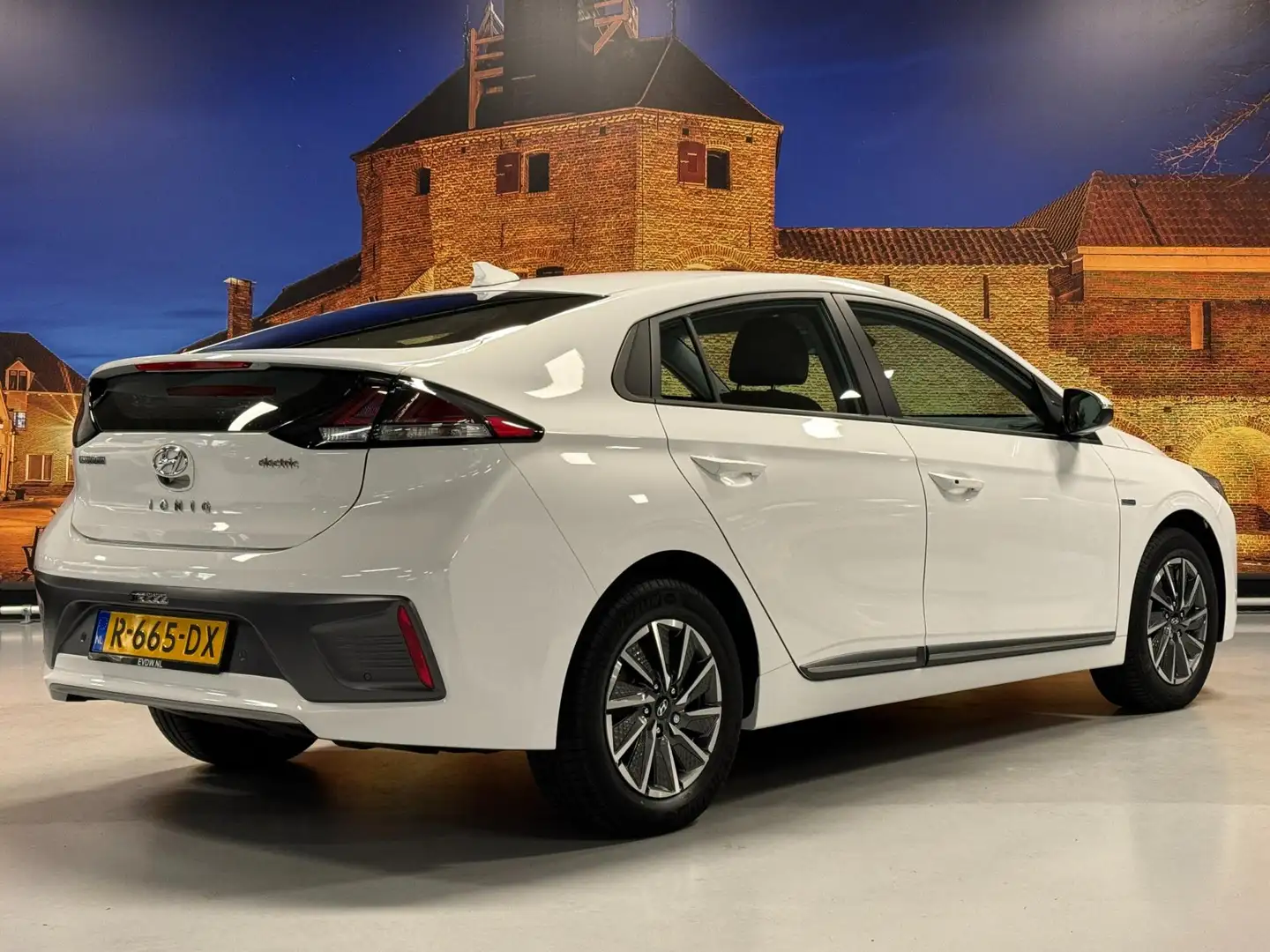 Hyundai IONIQ I-Motion EV 38 kWh Camera Apple Carplay PDC Wit - 2