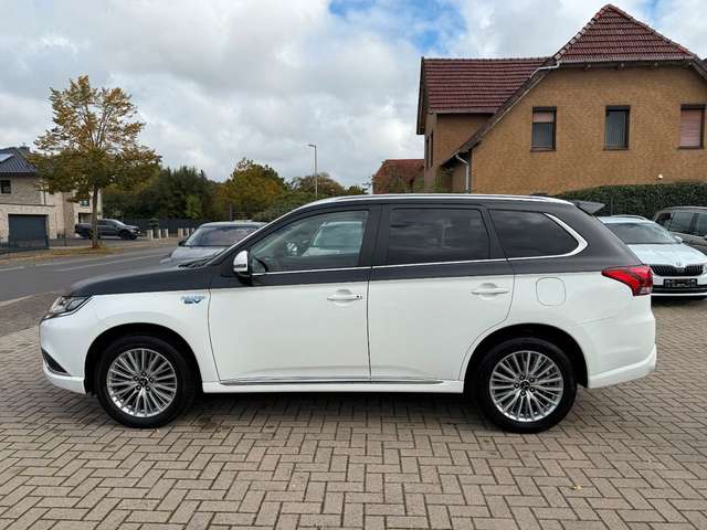 Mitsubishi Outlander PHEV, 4WD, Leder, Xenon, 1. Hand