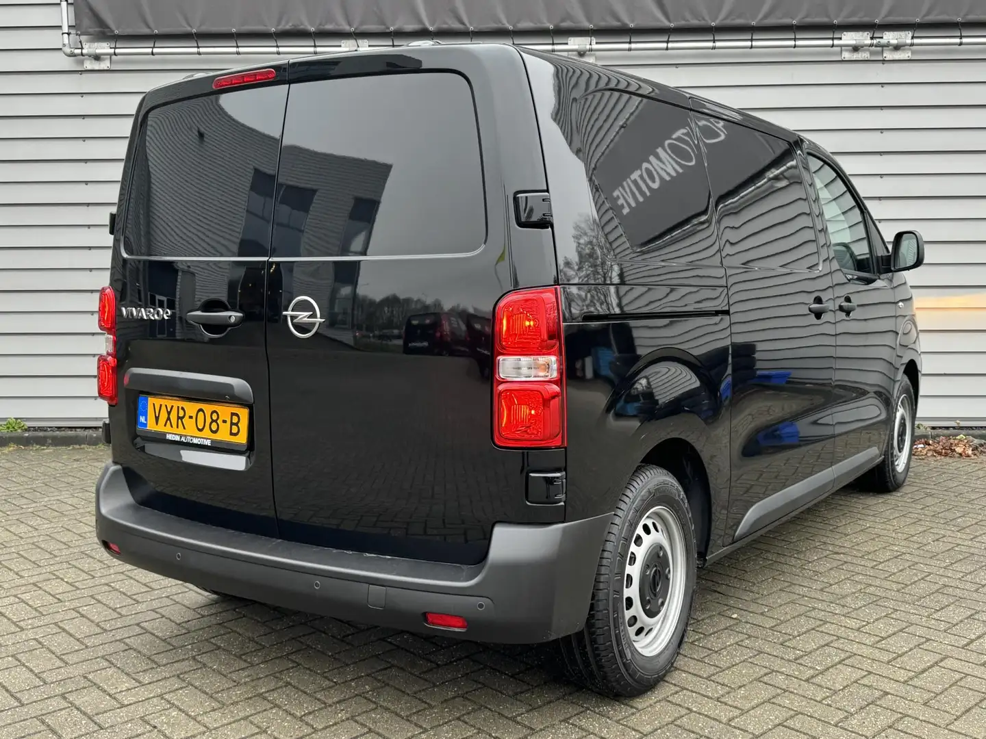 Opel Vivaro-e Electric L2 75 kWh 136pk | Navigatie | Cruise | Ac Černá - 2