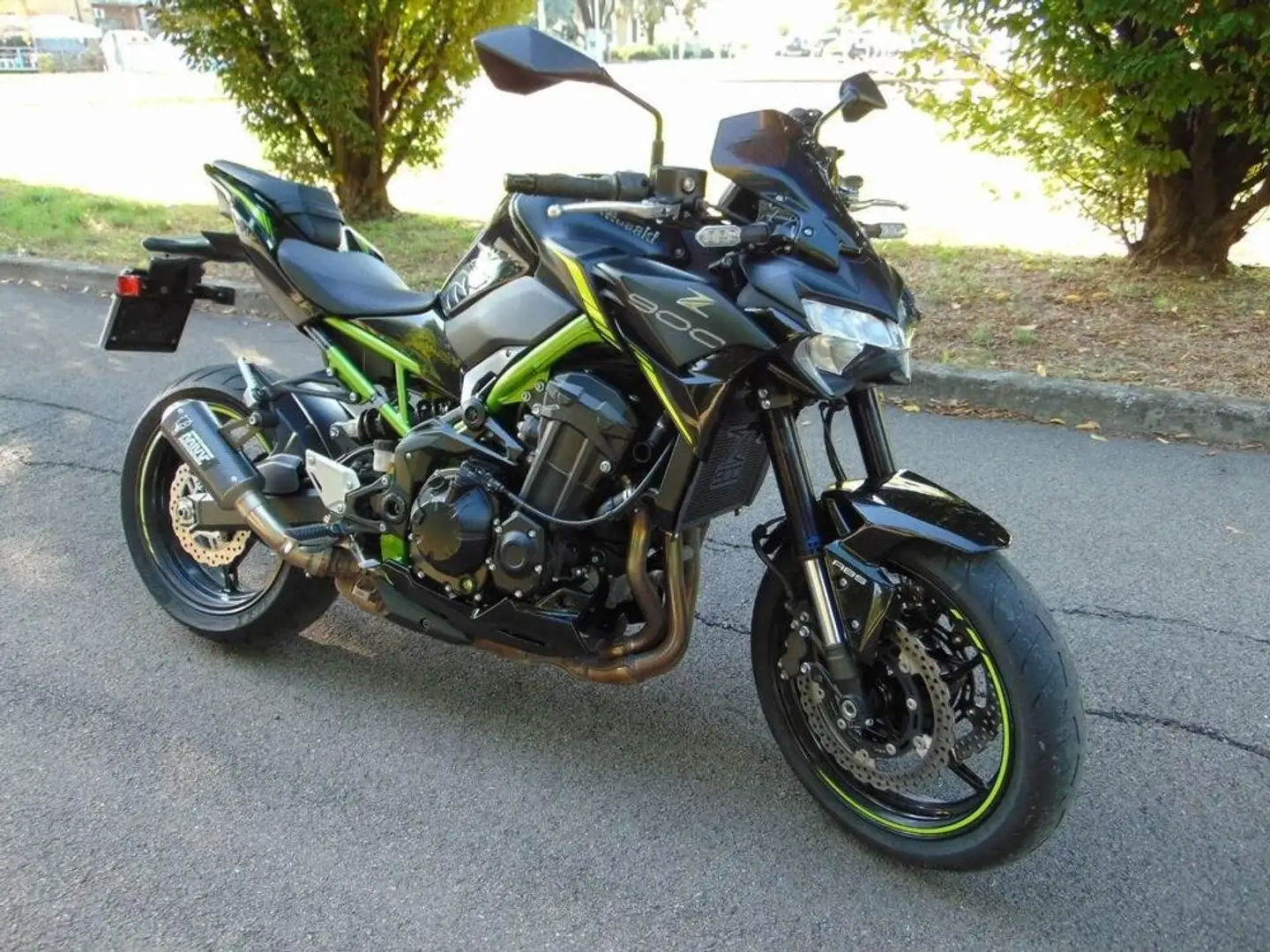 Kawasaki Z 900 crna - 1