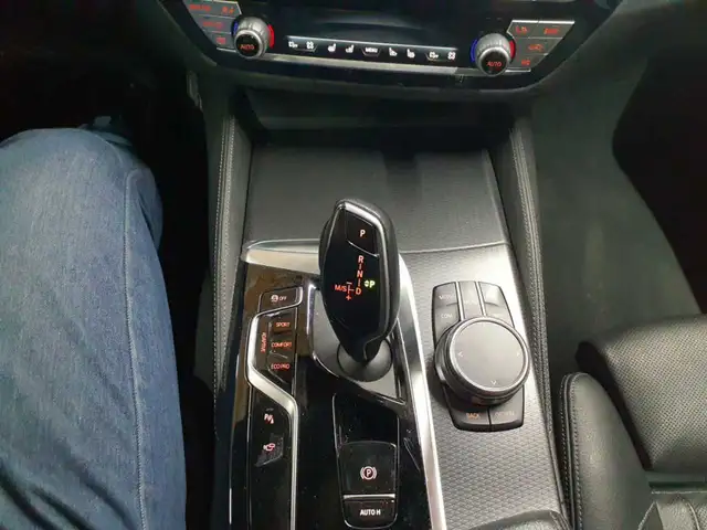 BMW 5 Series view 10