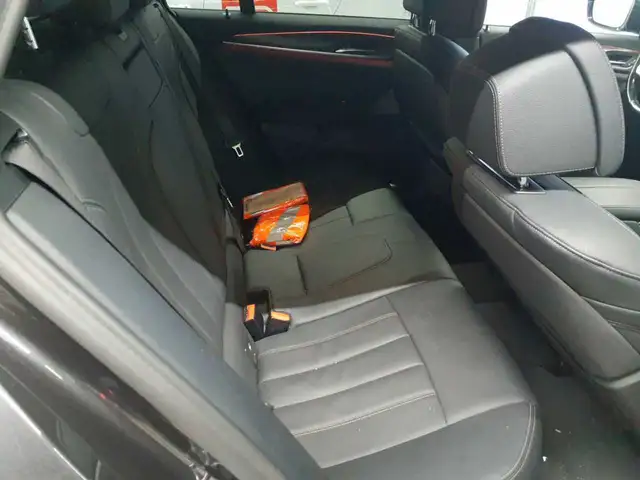 BMW 5 Series view 14