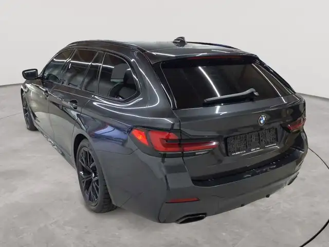 BMW 5 Series view 5