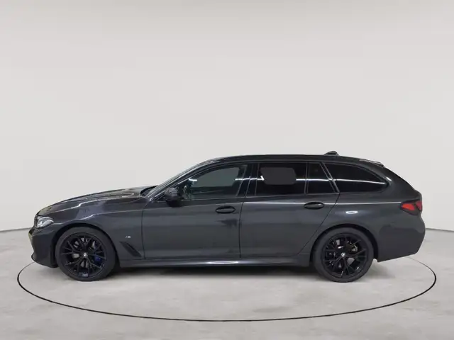 BMW 5 Series view 6