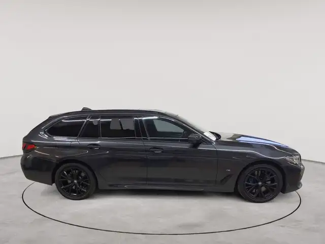 BMW 5 Series view 3