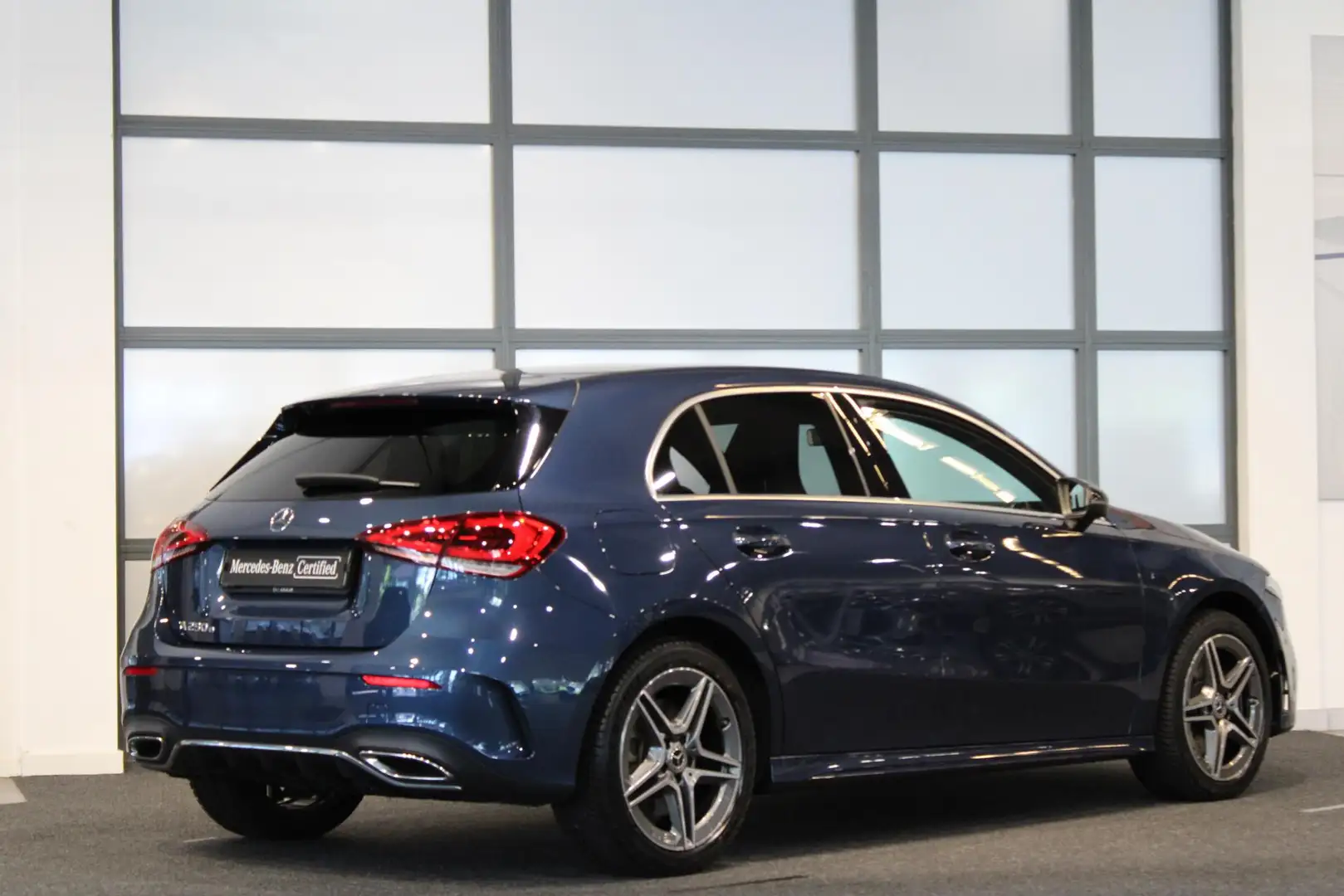 Mercedes-Benz A 250 Hatchback e Business Solution AMG Limited Panorama Blauw - 2