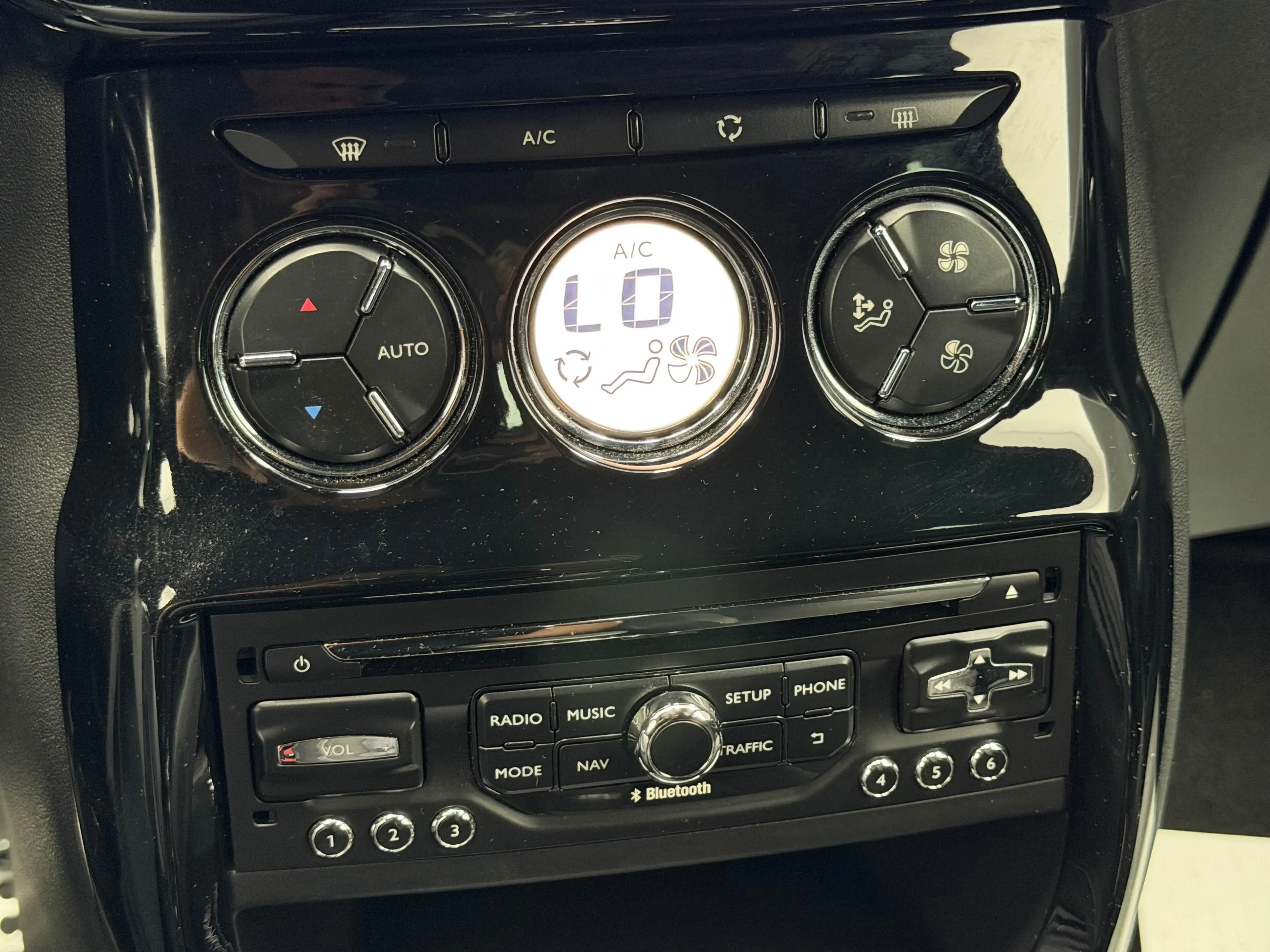 Citroen DS3 1.2 VTi So Chic * 1ER PROP + GPS + GARANTIE * — photo 13