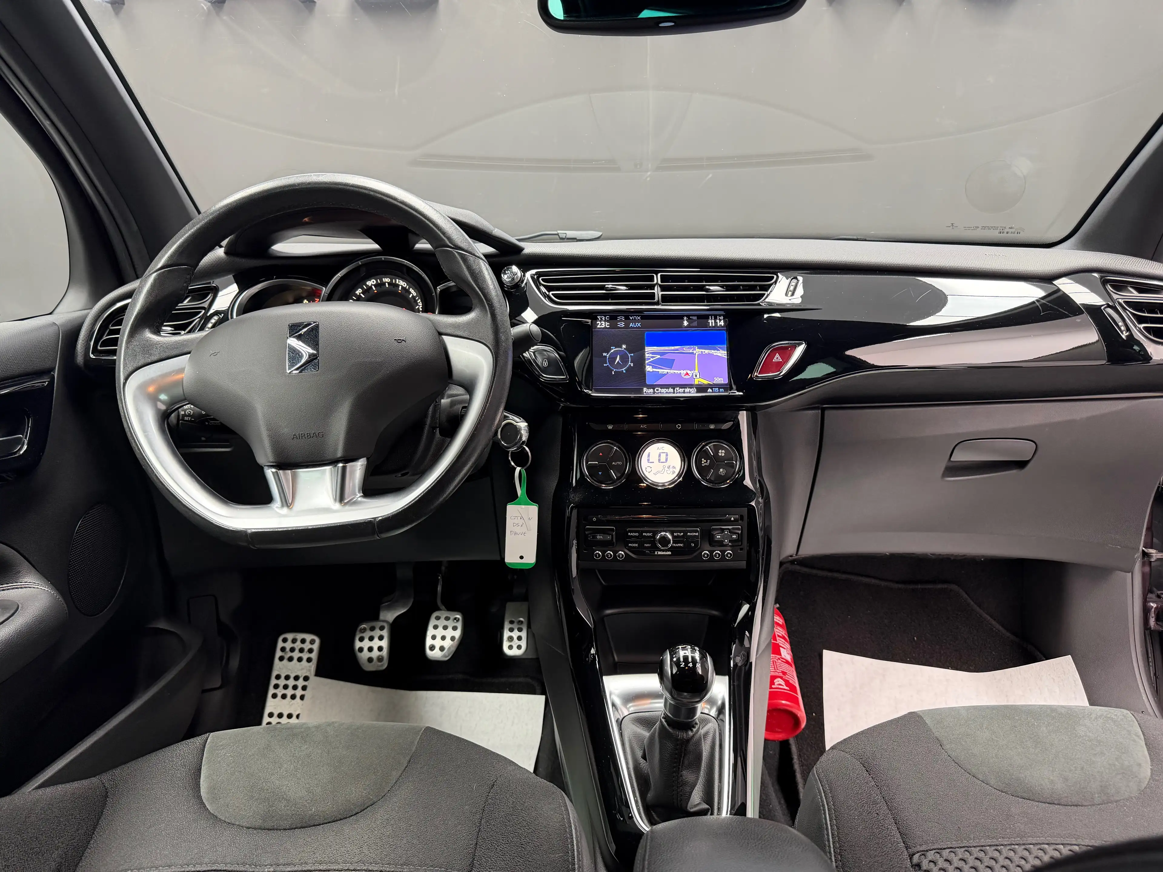 Citroen DS3 1.2 VTi So Chic * 1ER PROP + GPS + GARANTIE * — photo 11
