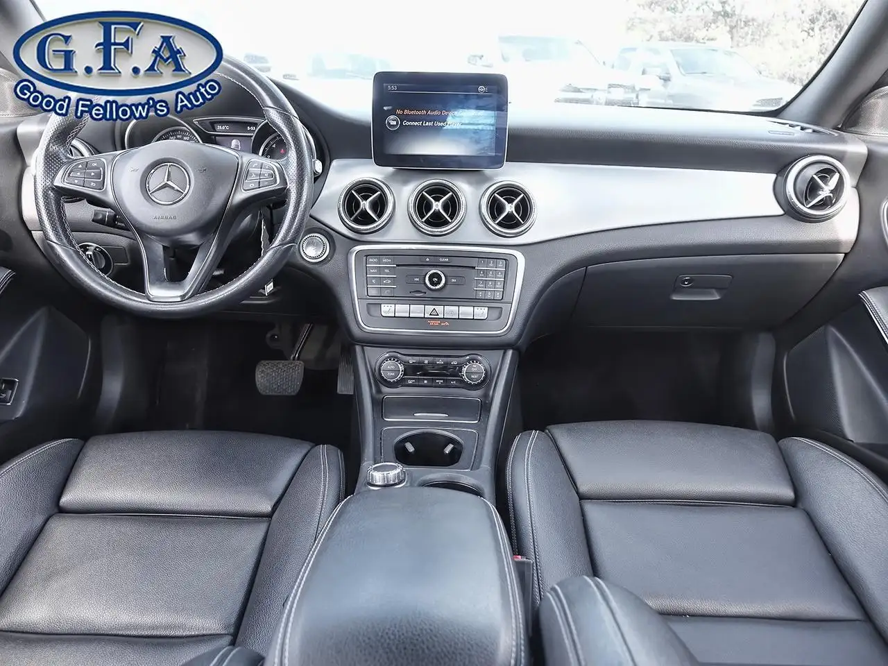 Mercedes-Benz CLA снимка Mercedes-Benz CLA