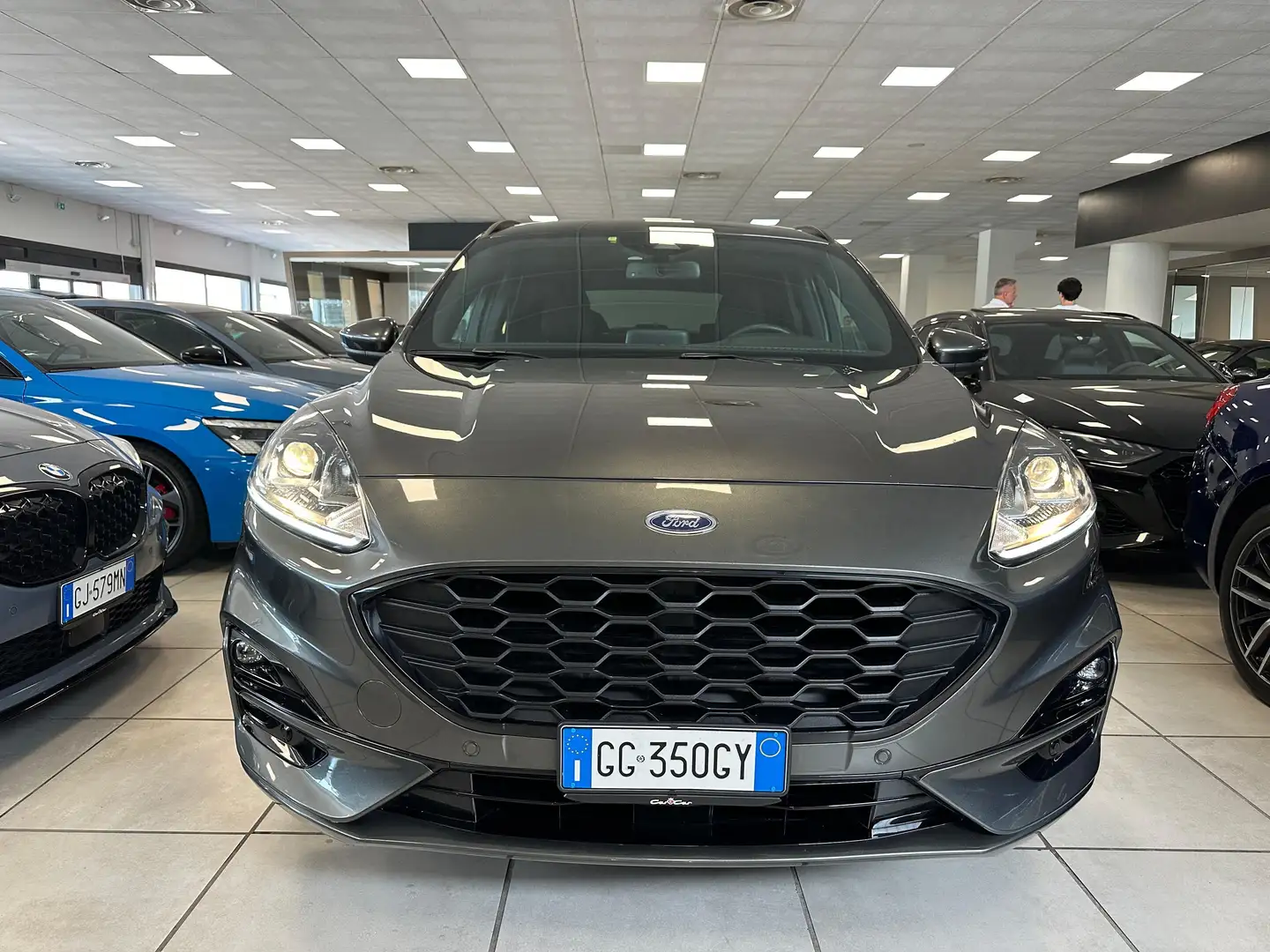 Ford Kuga 2.5 full hybrid ST-Line 2wd 190cv cvt Grijs - 2