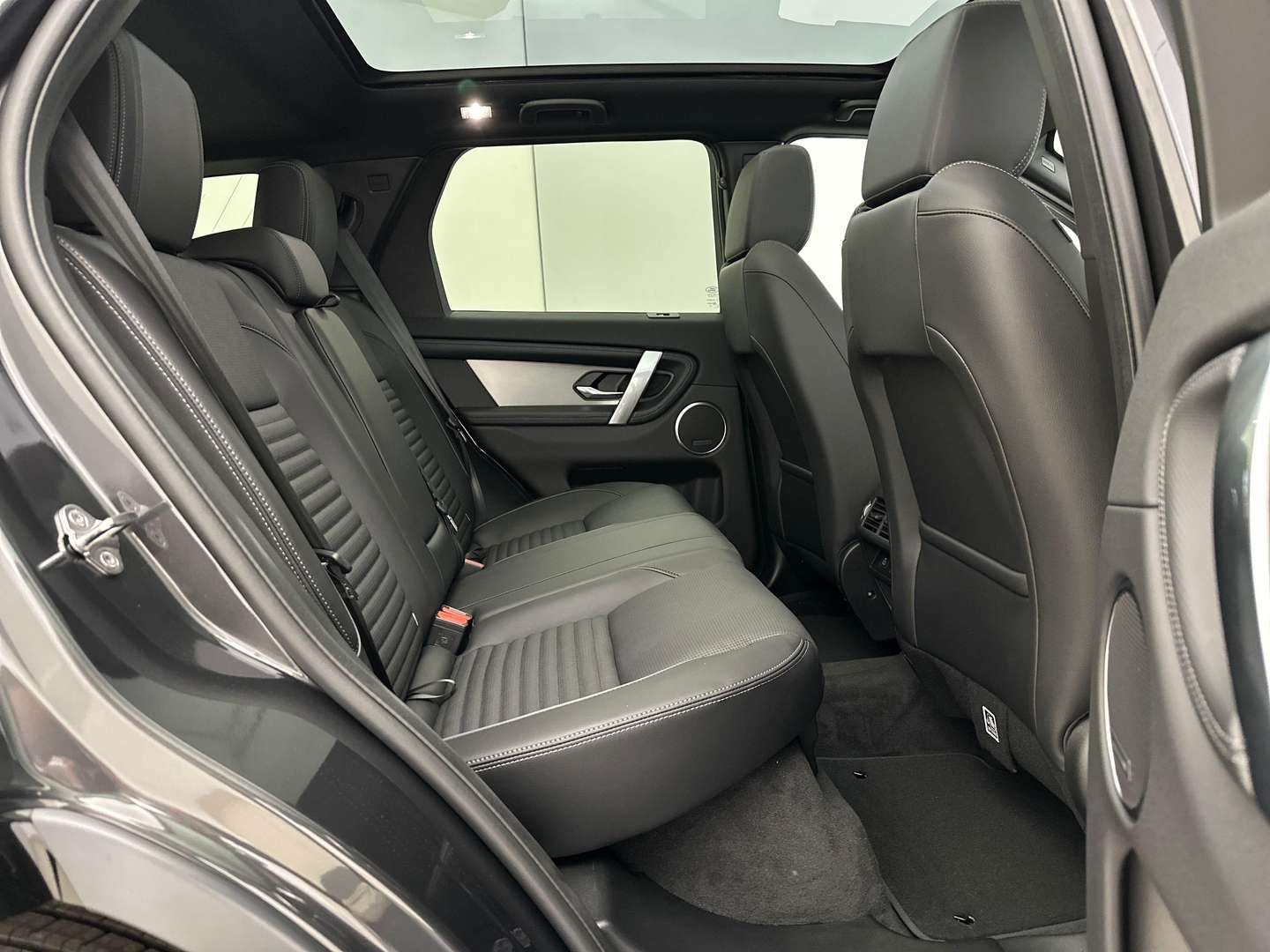 Land Rover Discovery Sport P270e Dynamic SE AWD Auto 25.5MY -  - Joinsteer - #4