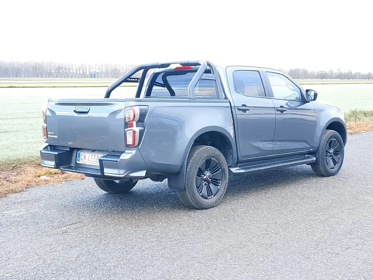 Isuzu D-Max 2023 — фото 6