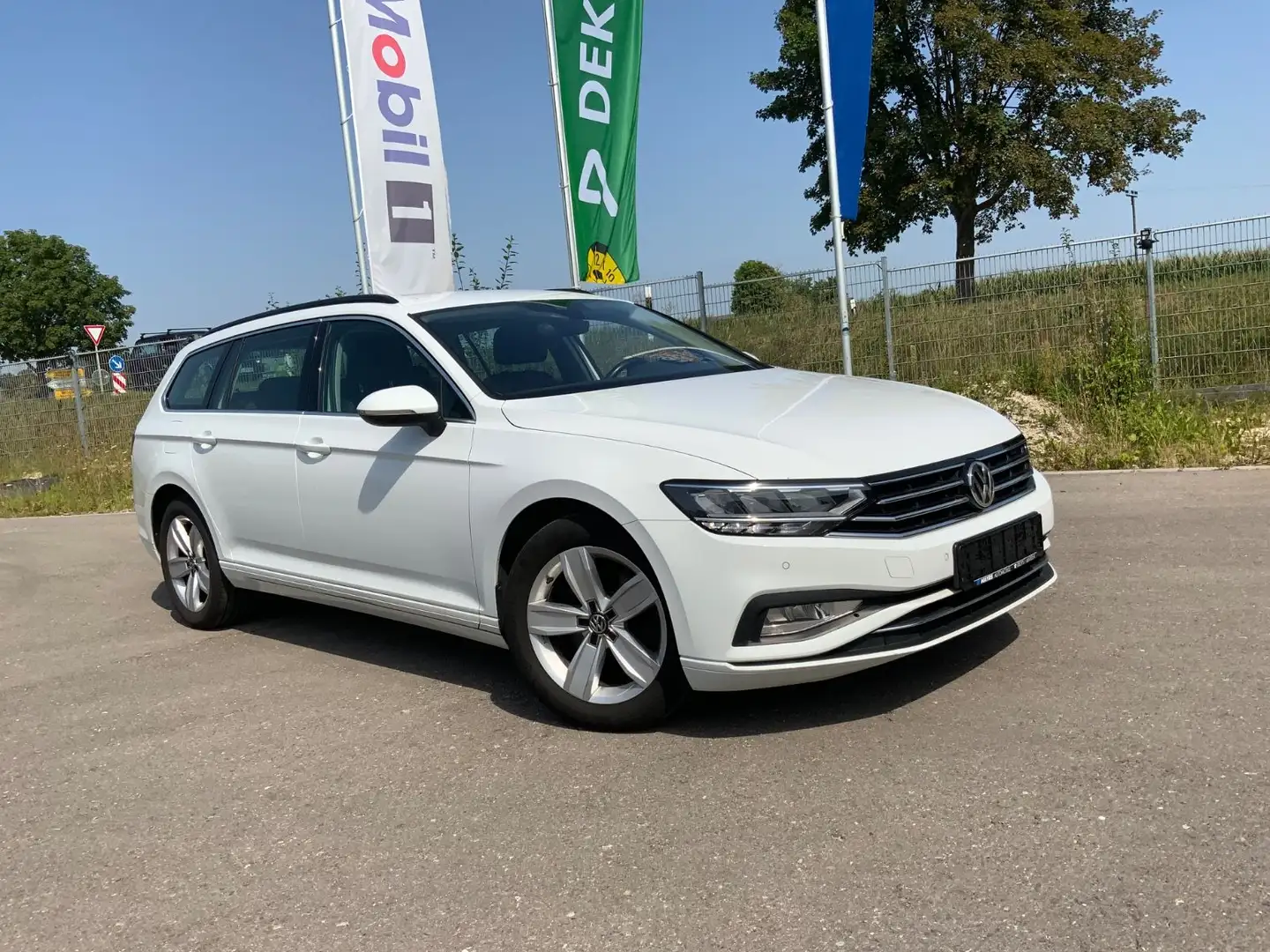 Volkswagen Passat Variant Business/ KAMERA/ LED/ AHK/ LEDER Weiß - 1