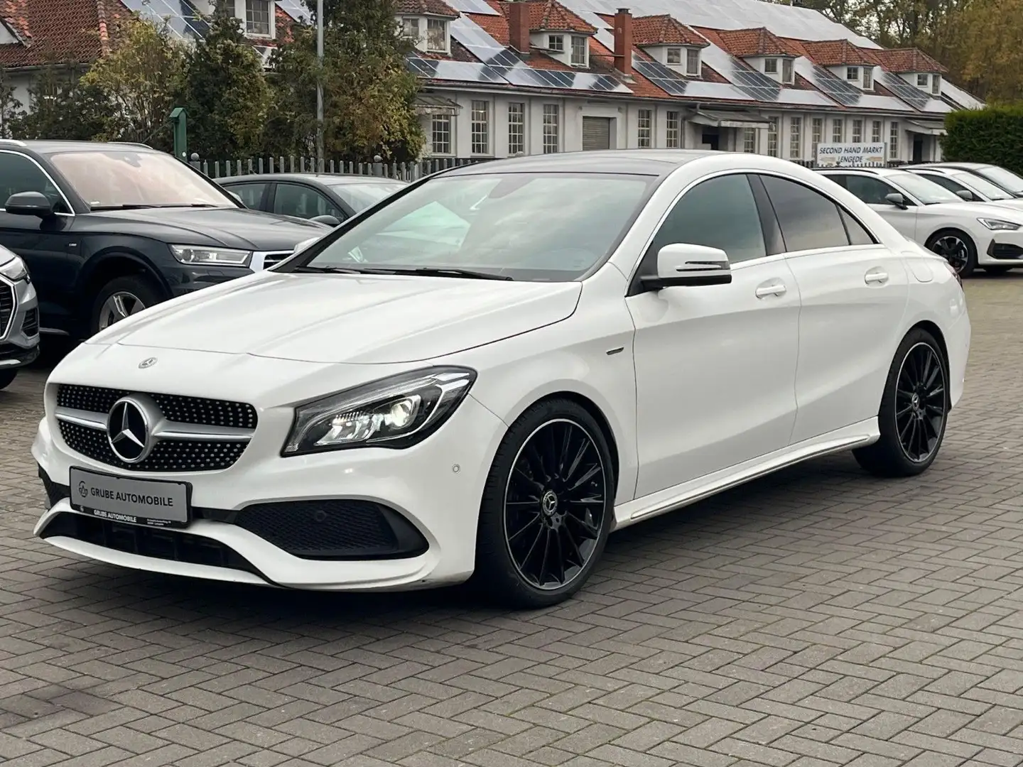Mercedes-Benz CLA 180 Edition AMG Line LED*PANO*NAV*SHZ Blanc - 1