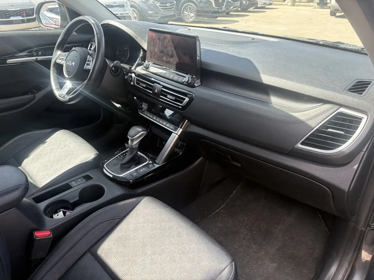 Kia Seltos снимка Kia Seltos