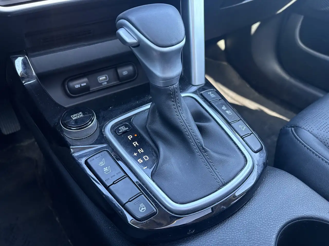 Kia Seltos снимка Kia Seltos